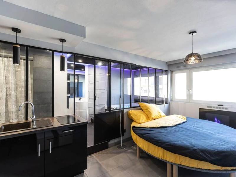 Espace studio avec lit rond et coin cuisine - Appartement - jacuzzi / love room à 800m du centre