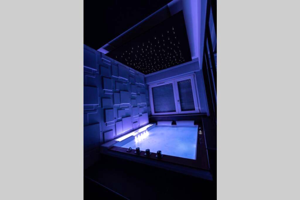 Photo du logement - Appartement - jacuzzi / love room à 800m du centre