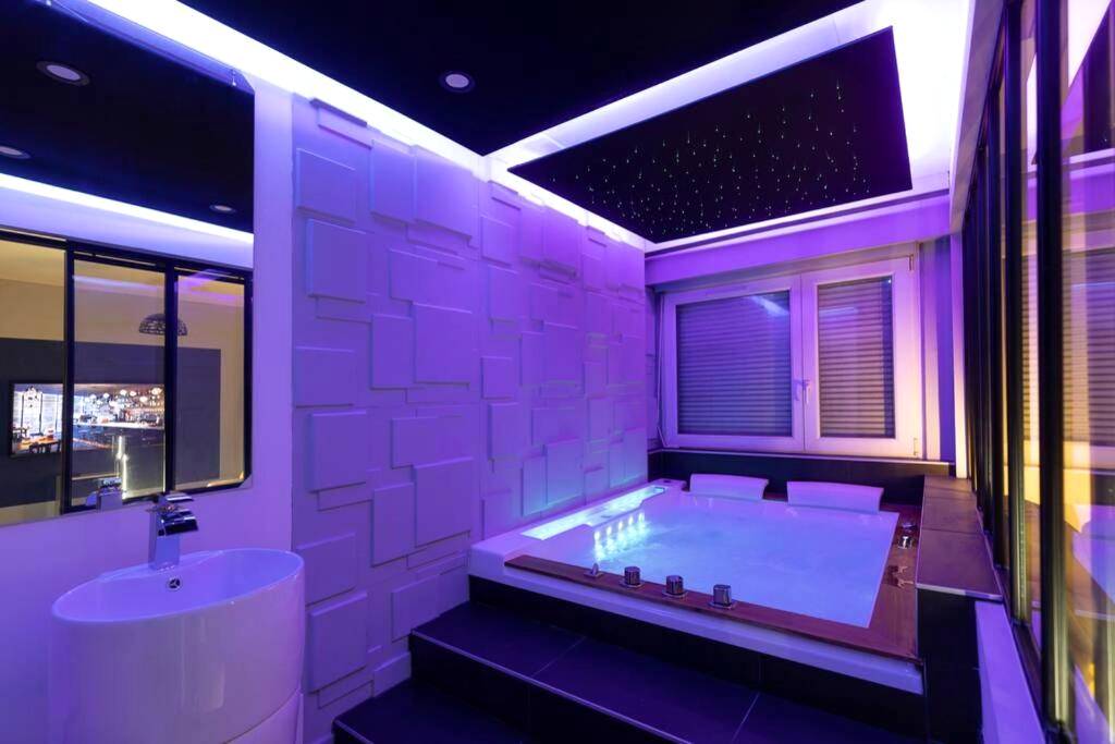 Photo du logement - Appartement - jacuzzi / love room à 800m du centre - Metz