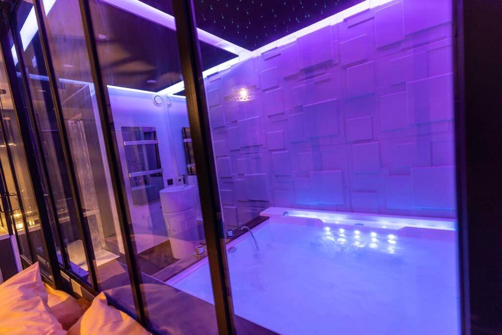 Photo du logement - Appartement - jacuzzi / love room à 800m du centre