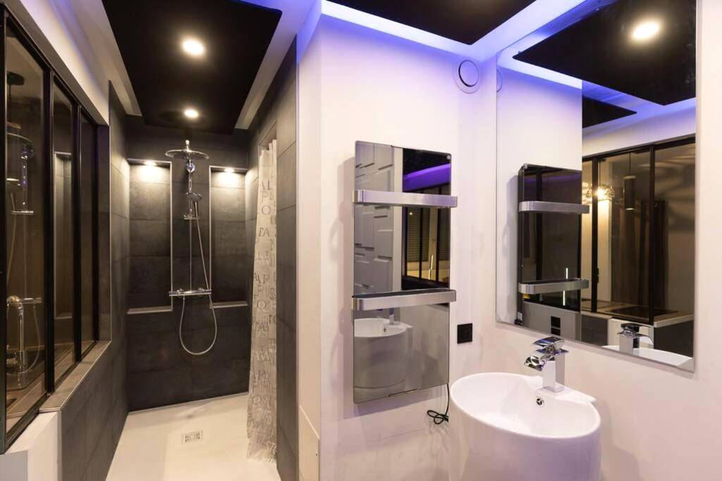 Photo du logement - Appartement - jacuzzi / love room à 800m du centre