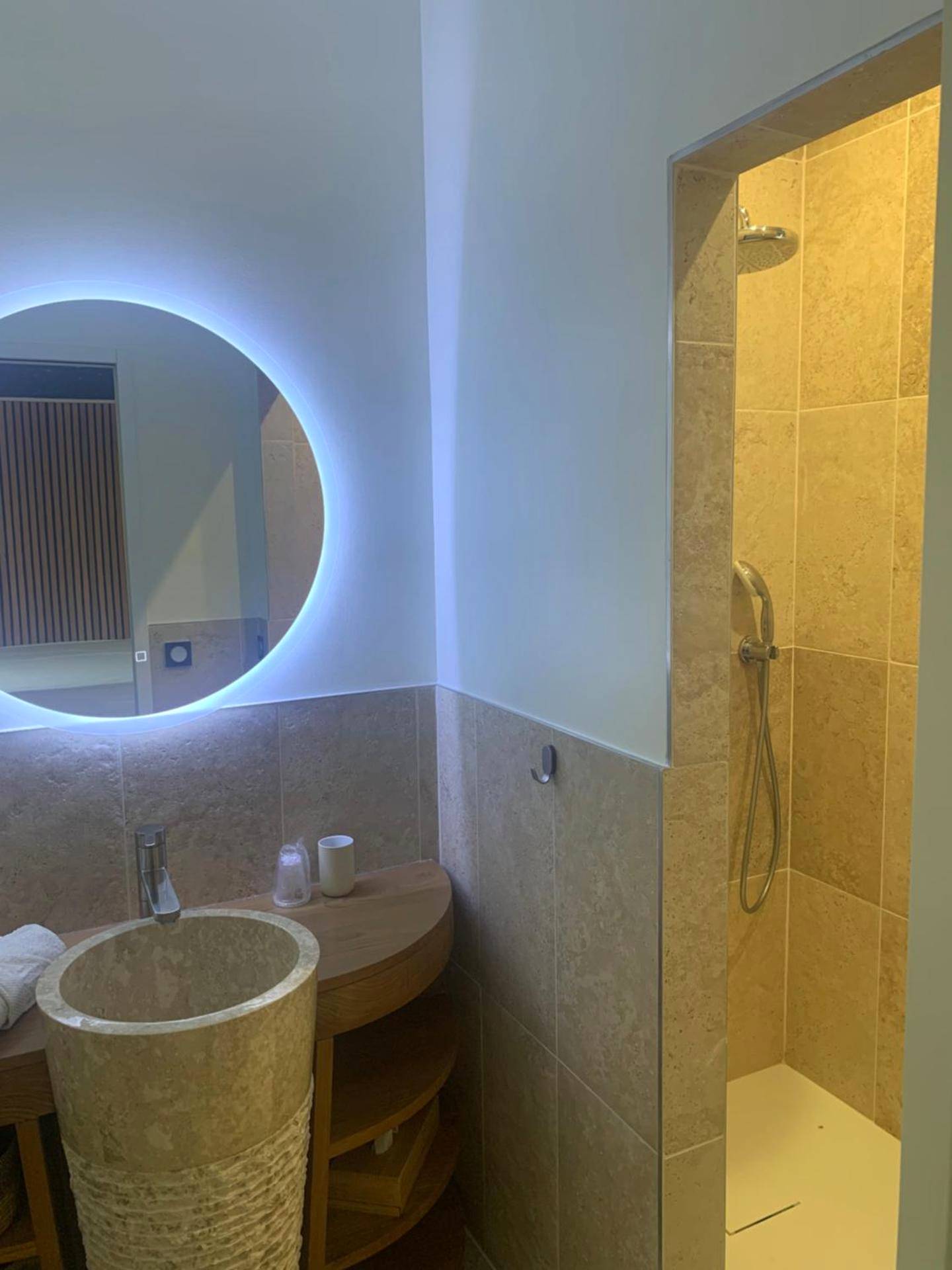 Photo du logement - Chambre romantique avec Jacuzzi privée