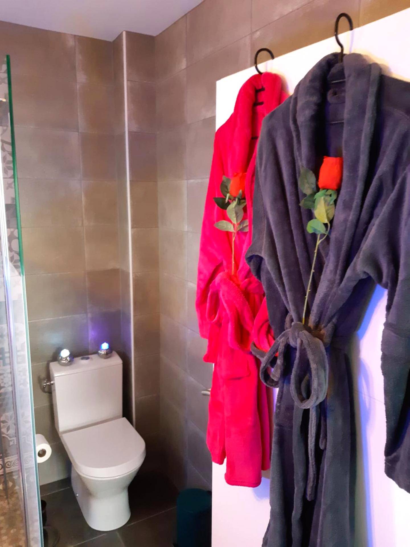 Photo du logement - Un Séjour Romantique en couple avec Jacuzzi privé Chromothérapie Jardin Maison privée