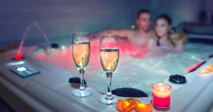 Photo du logement - Un Séjour Romantique en couple avec Jacuzzi privé Chromothérapie Jardin Maison privée