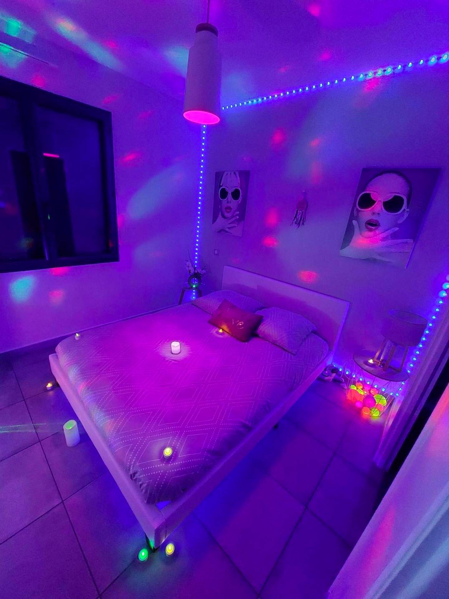 Photo du logement - Un Séjour Romantique en couple avec Jacuzzi privé Chromothérapie Jardin Maison privée