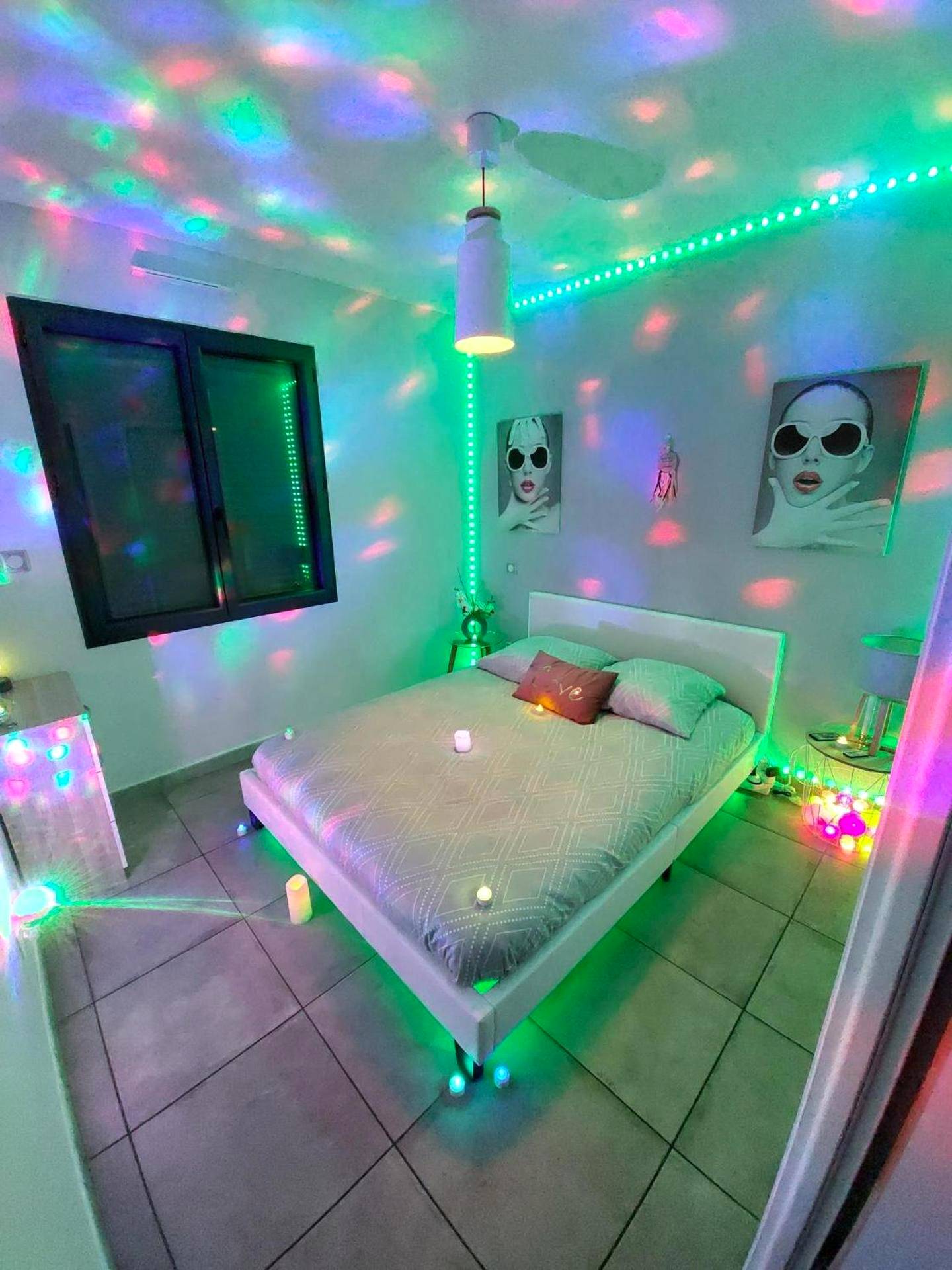 Photo du logement - Un Séjour Romantique en couple avec Jacuzzi privé Chromothérapie Jardin Maison privée - Biscarrosse