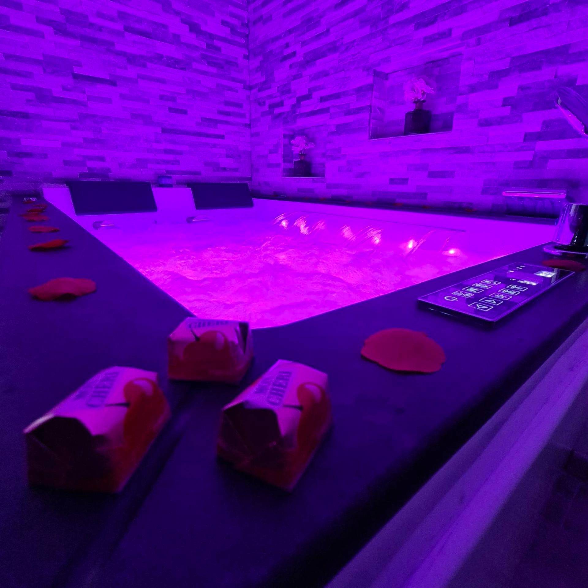 Vue du logement - Love Room Saint - Étienne - Superbe appartement privé avec jacuzzi