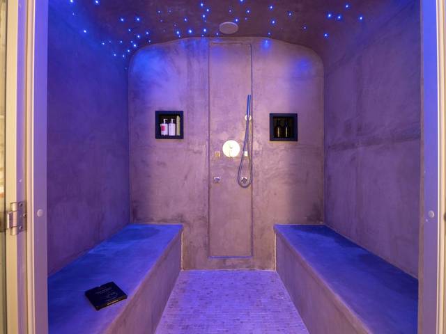 Hammam privatif avec ciel étoilé bleu - incroyable love room jacuzzi ,Hammam,cinema