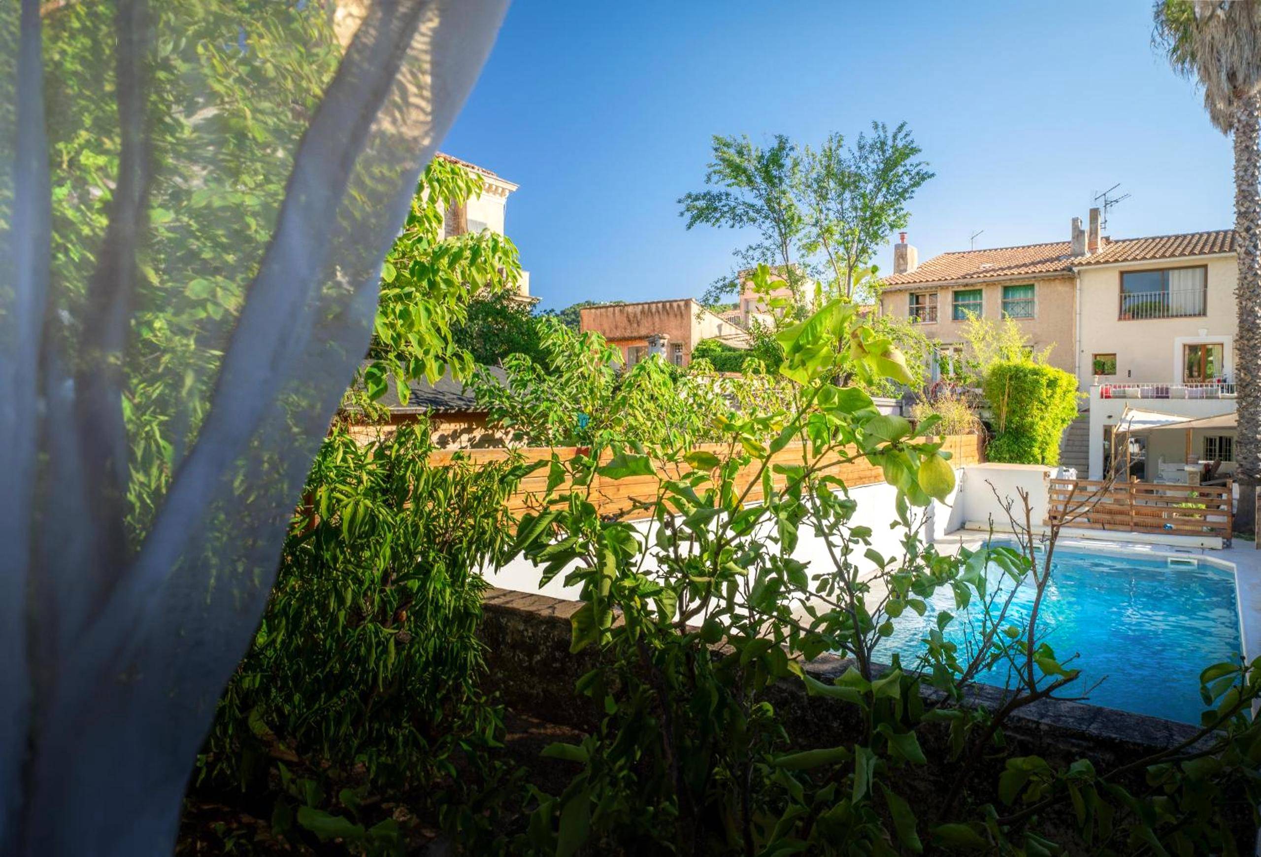 Piscine extérieure vue depuis la terrasse - incroyable love room jacuzzi ,Hammam,cinema