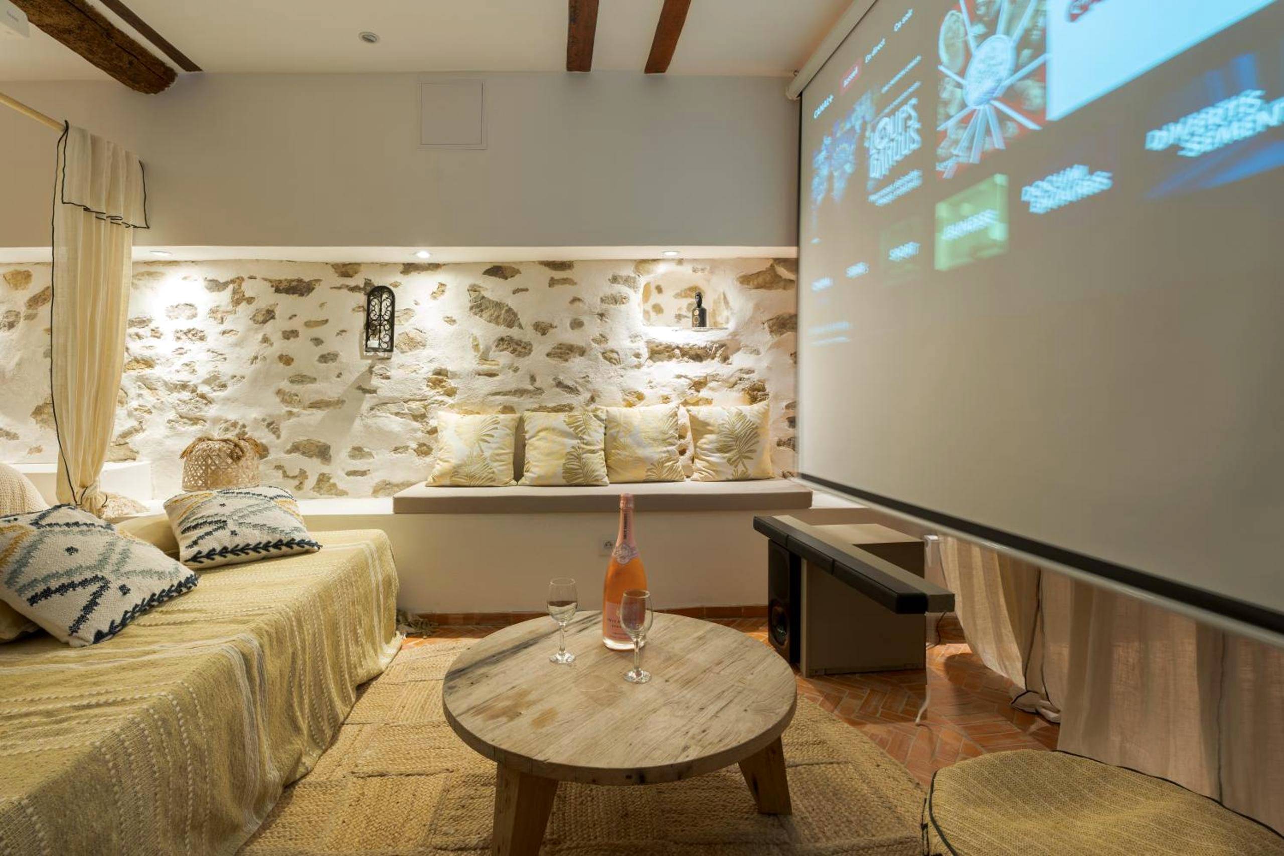 Photo du logement - incroyable love room jacuzzi ,Hammam,cinema - Le Beausset