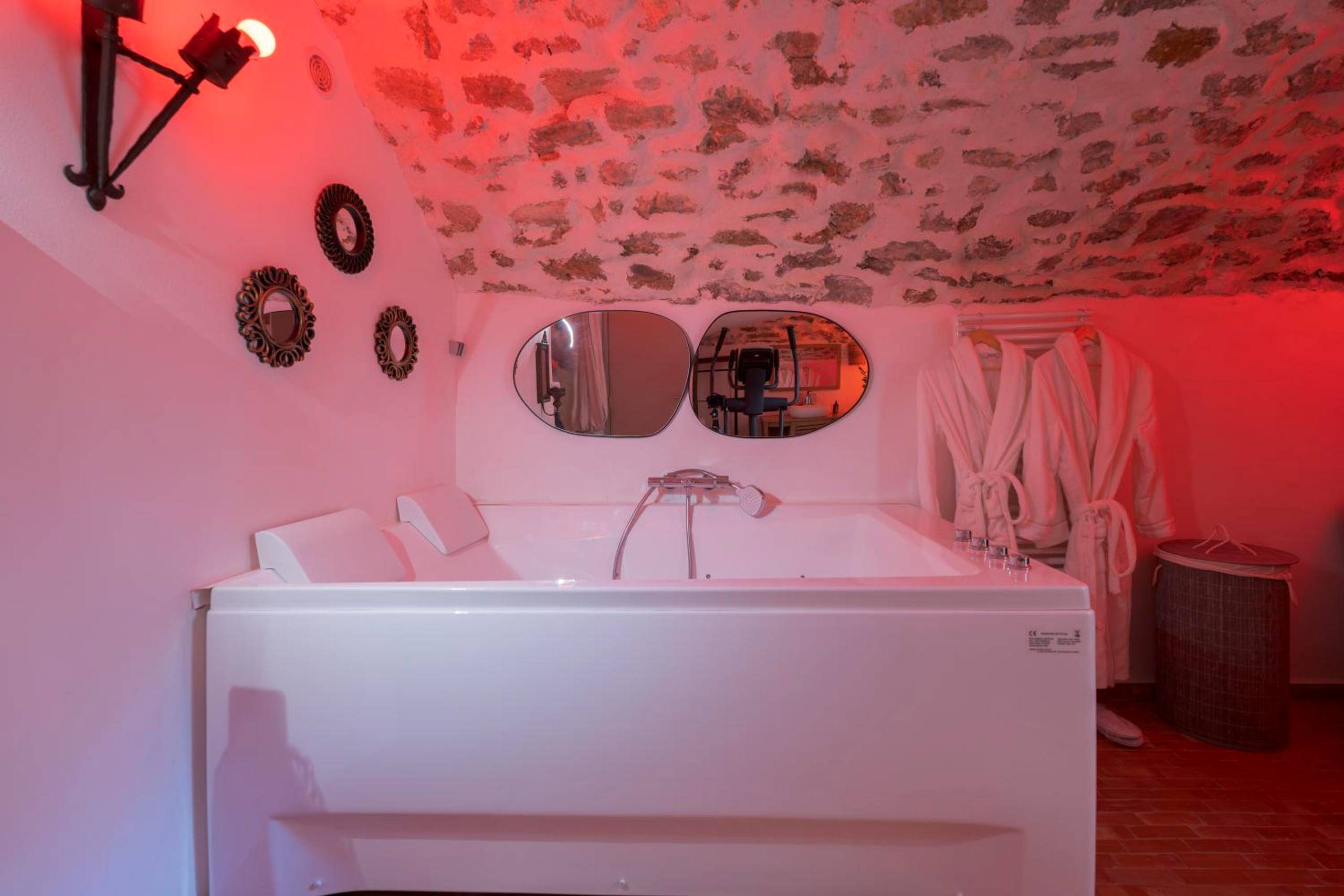 Photo du logement - incroyable love room jacuzzi ,Hammam,cinema - Le Beausset