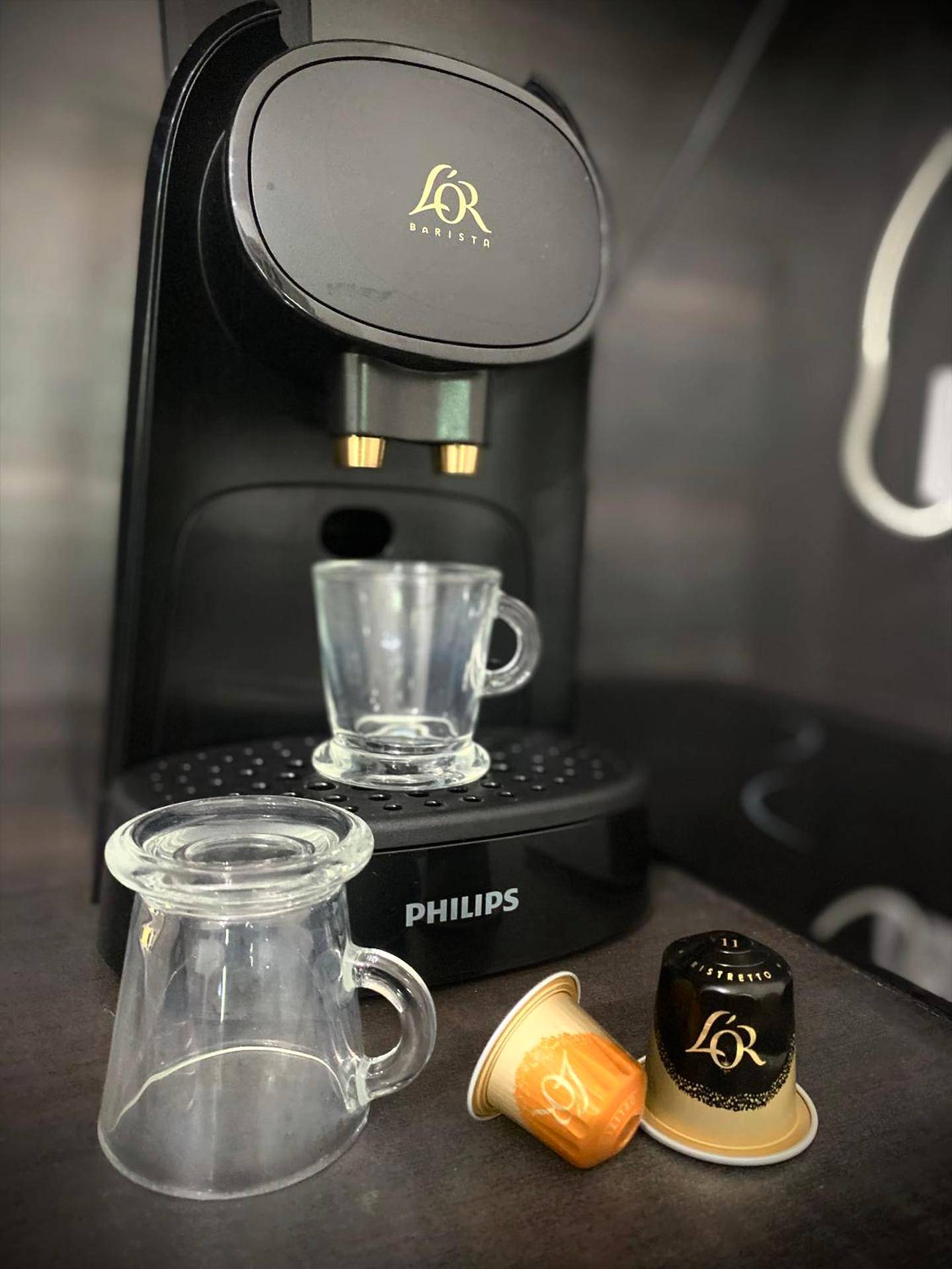 Machine à café avec capsules et tasses - Love Room avec jacuzzi & lit King Size