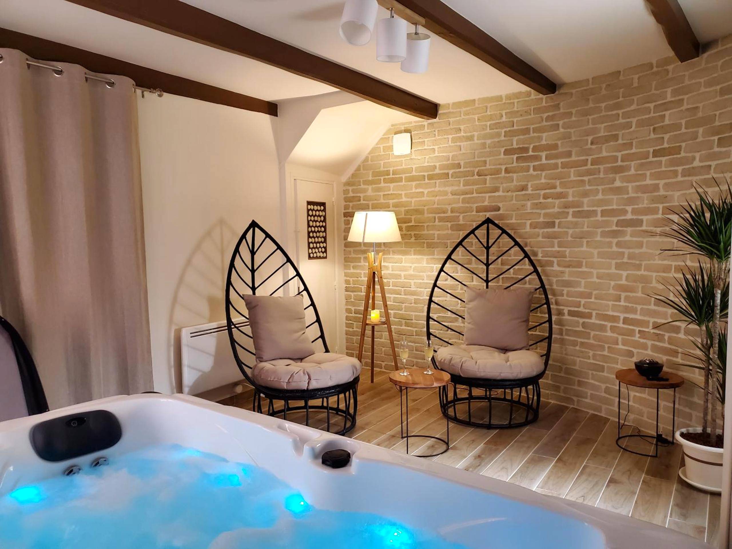 Photo du logement - Jacuzzi privatif dans maison de village au calme