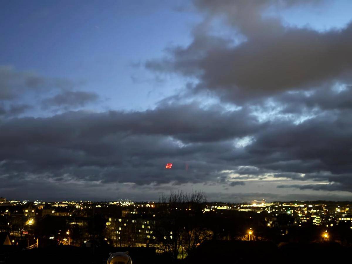 Photo du logement - Loveroom de luxe avec jacuzzi sauna vapeur écran 300 cm