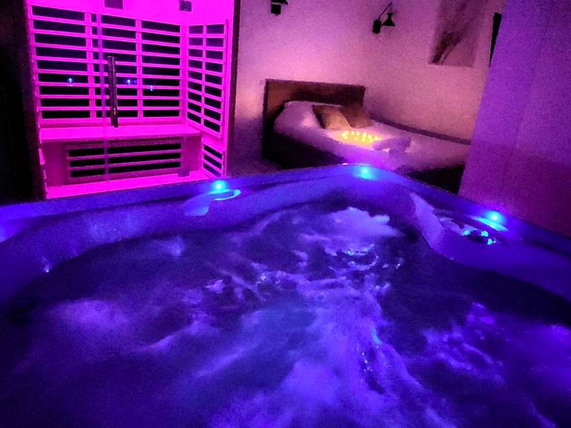 Photo du logement - Love room Jacuzzi Sauna Privatif Marseille