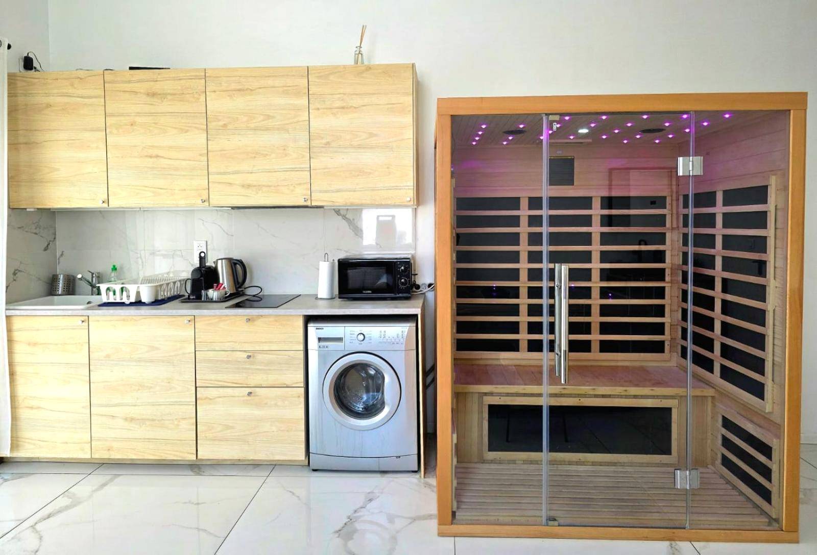 Cuisine équipée et sauna infrarouge - Love room Jacuzzi Sauna Privatif Marseille