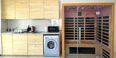 Cuisine équipée et sauna infrarouge - Love room Jacuzzi Sauna Privatif Marseille