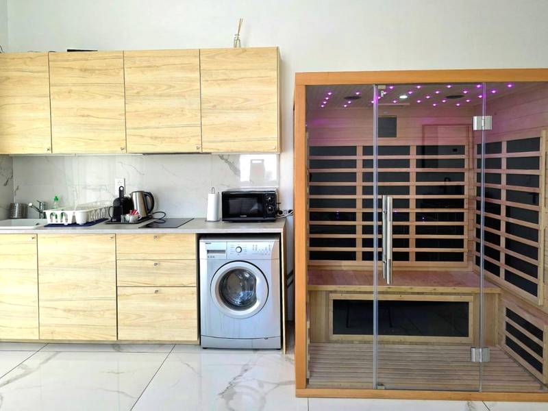 Cuisine équipée et sauna infrarouge - Love room Jacuzzi Sauna Privatif Marseille