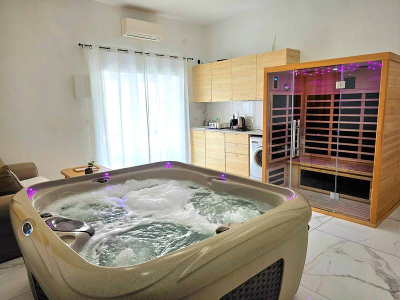 Photo du logement - Love room Jacuzzi Sauna Privatif Marseille - Marseille