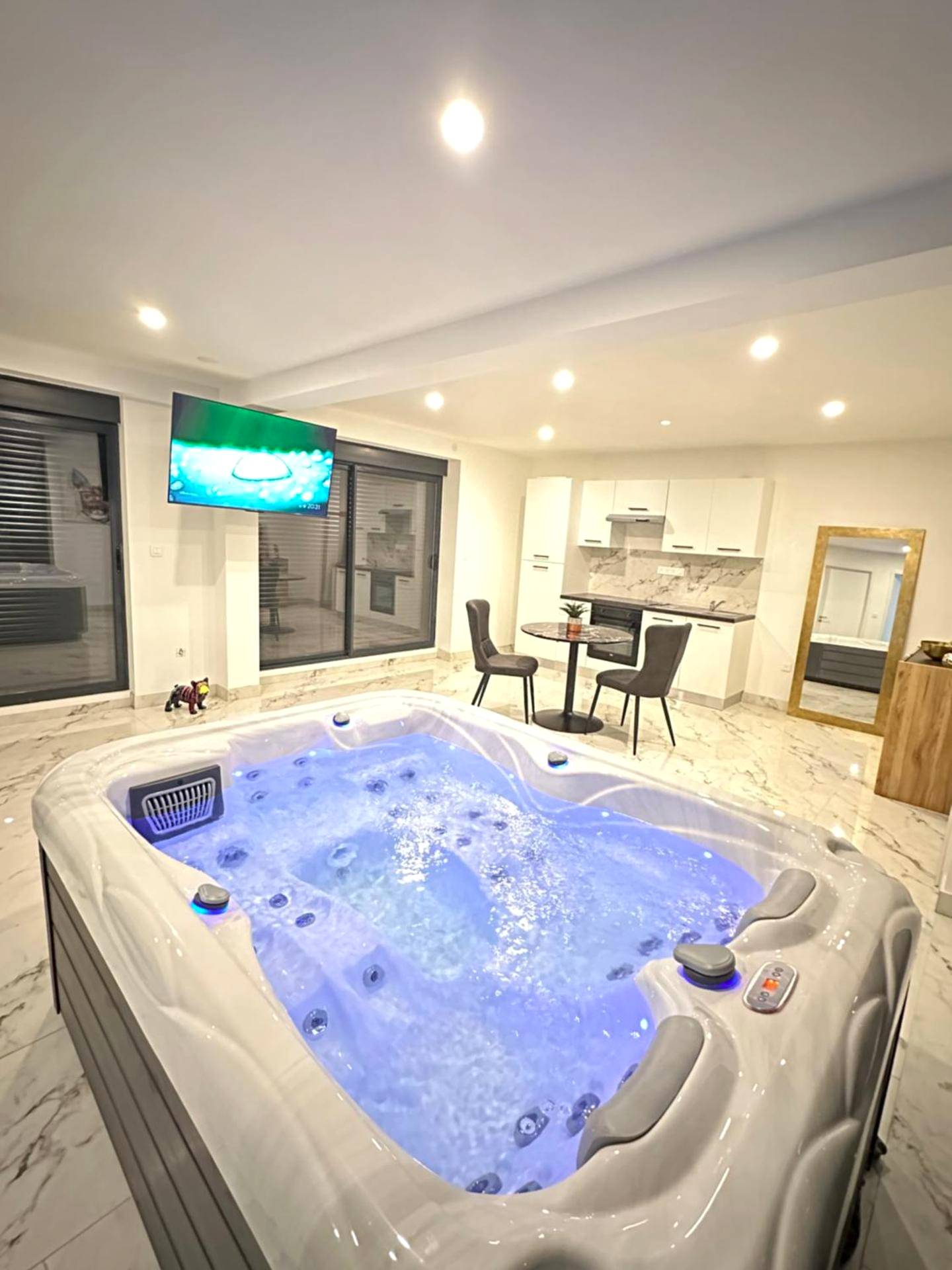 Jacuzzi privatif et cuisine ouverte moderne - Love Room Châtenois - Appartement cosy jacuzzi spa 70M2