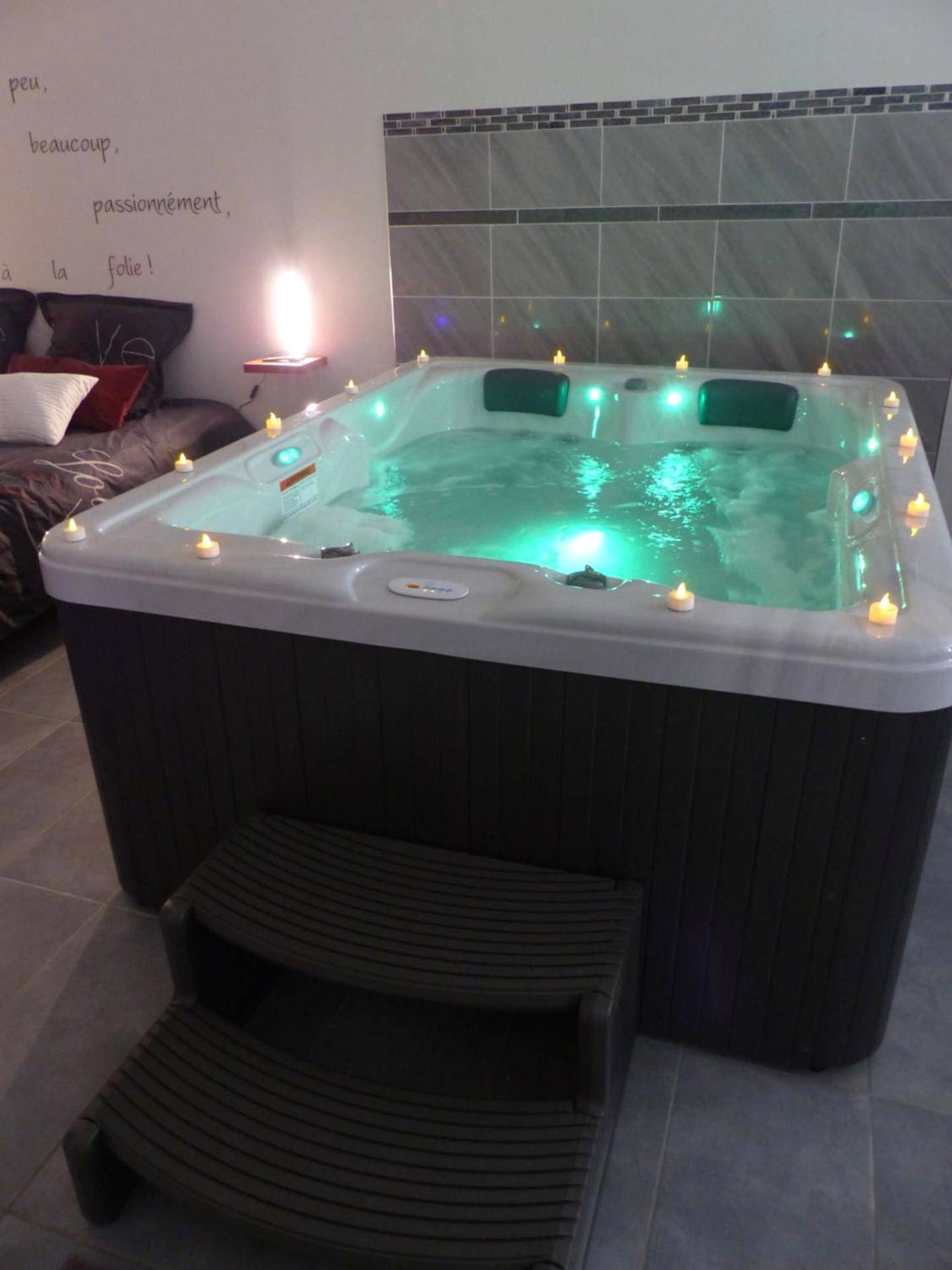 Photo du logement - Nuit romantique avec Jacuzzi SPA privatif proche TOULOUSE