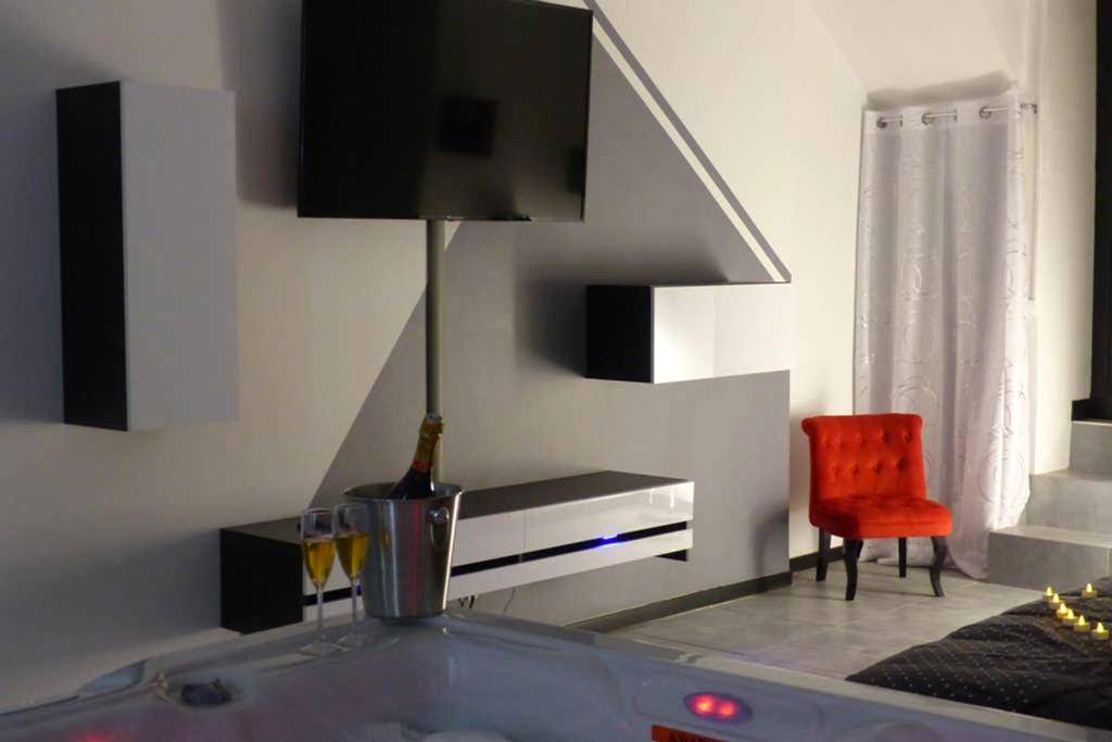 Photo du logement - Nuit romantique avec Jacuzzi SPA privatif proche TOULOUSE