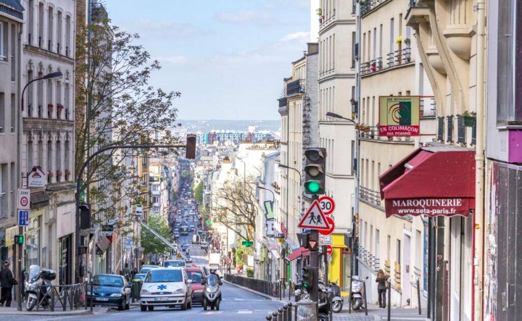 Vue du quartier depuis la rue - Jacuzzi LOVE Suite