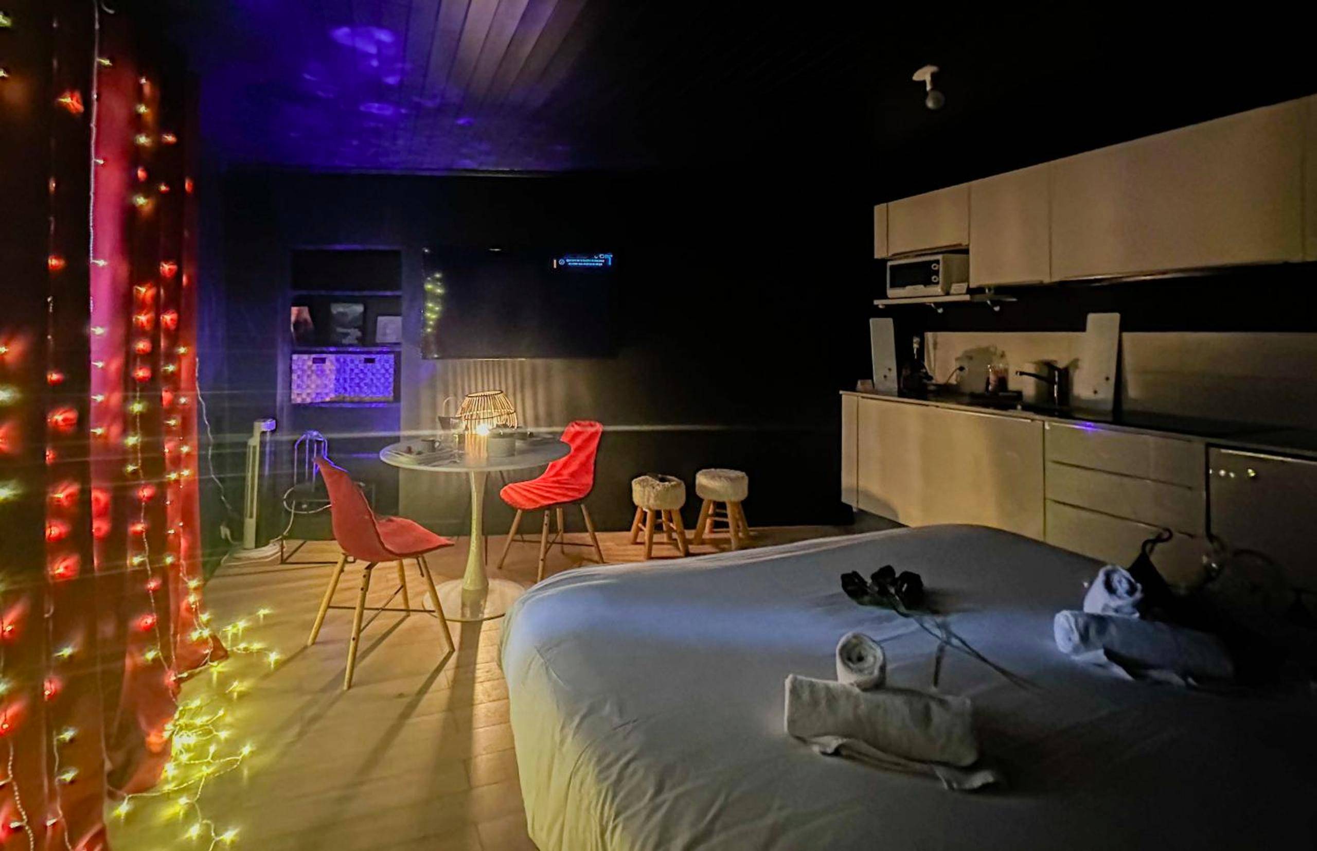 Vue interieure - Loveroom Adults Only jacuzzi vieille ville Annecy