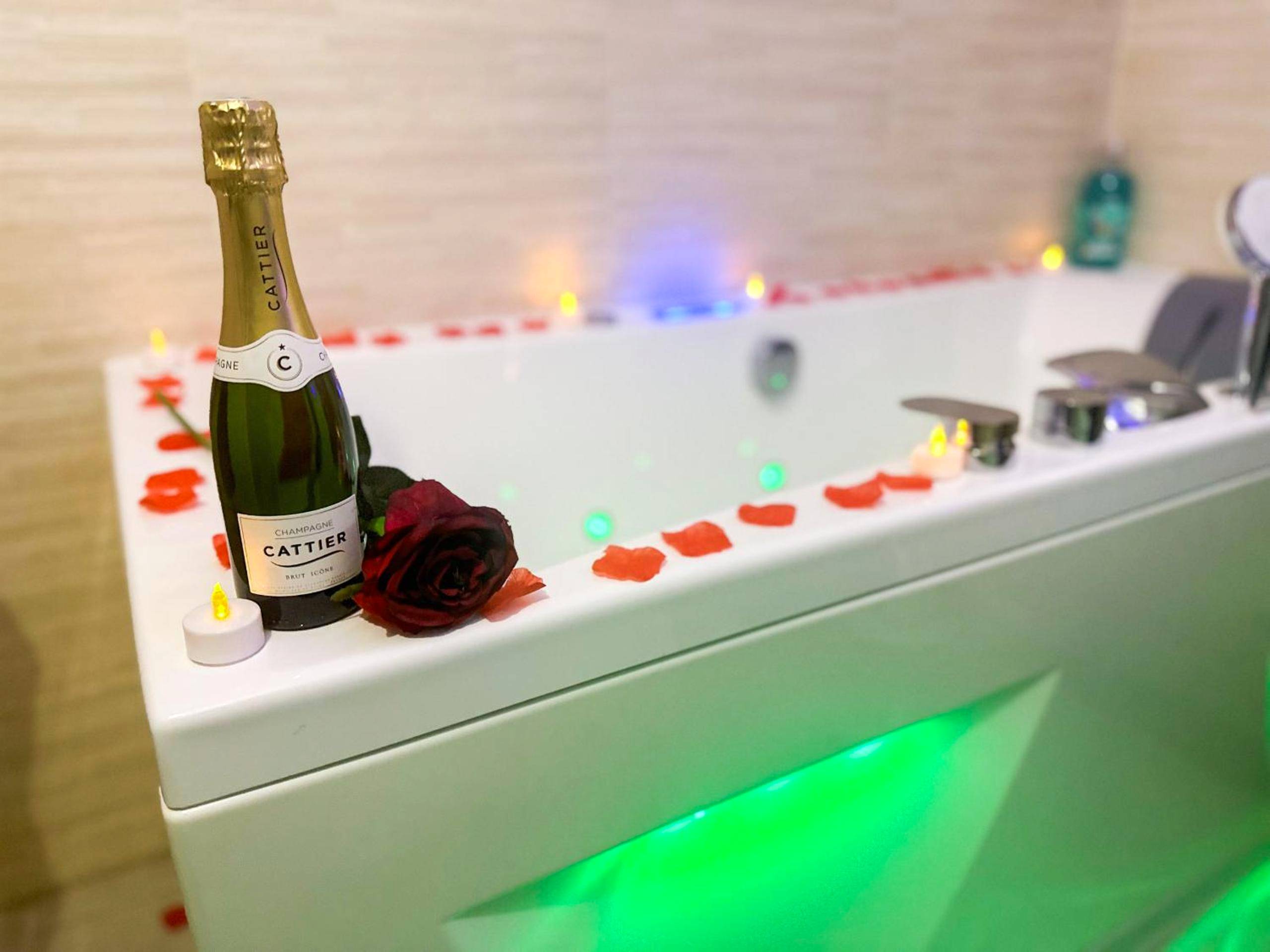 Photo du logement - Loveroom Adults Only jacuzzi vieille ville Annecy