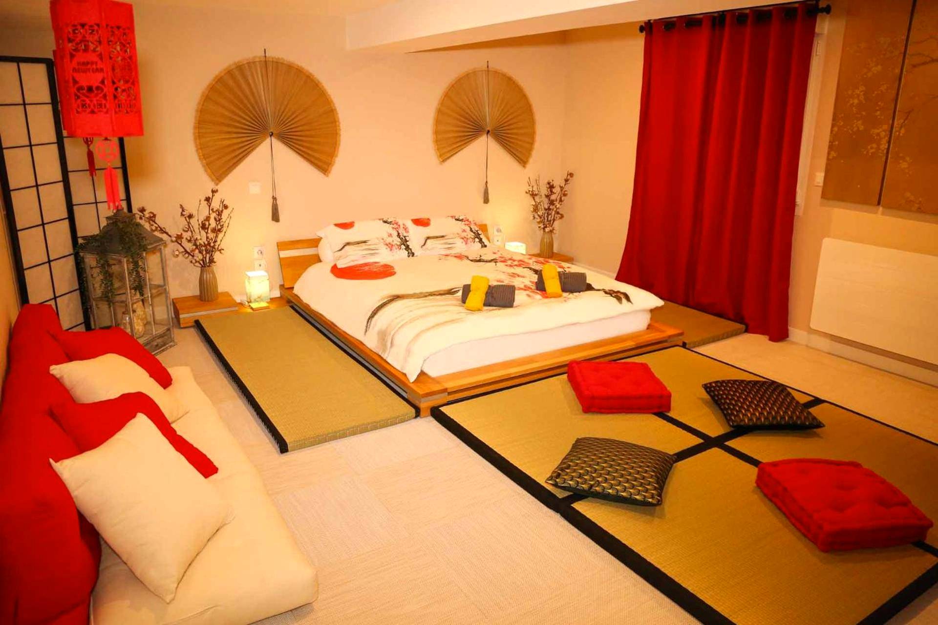 Chambre thématique japonaise avec lit futon - Le Jade Rouge - Love Gîte Japonais en Normandie