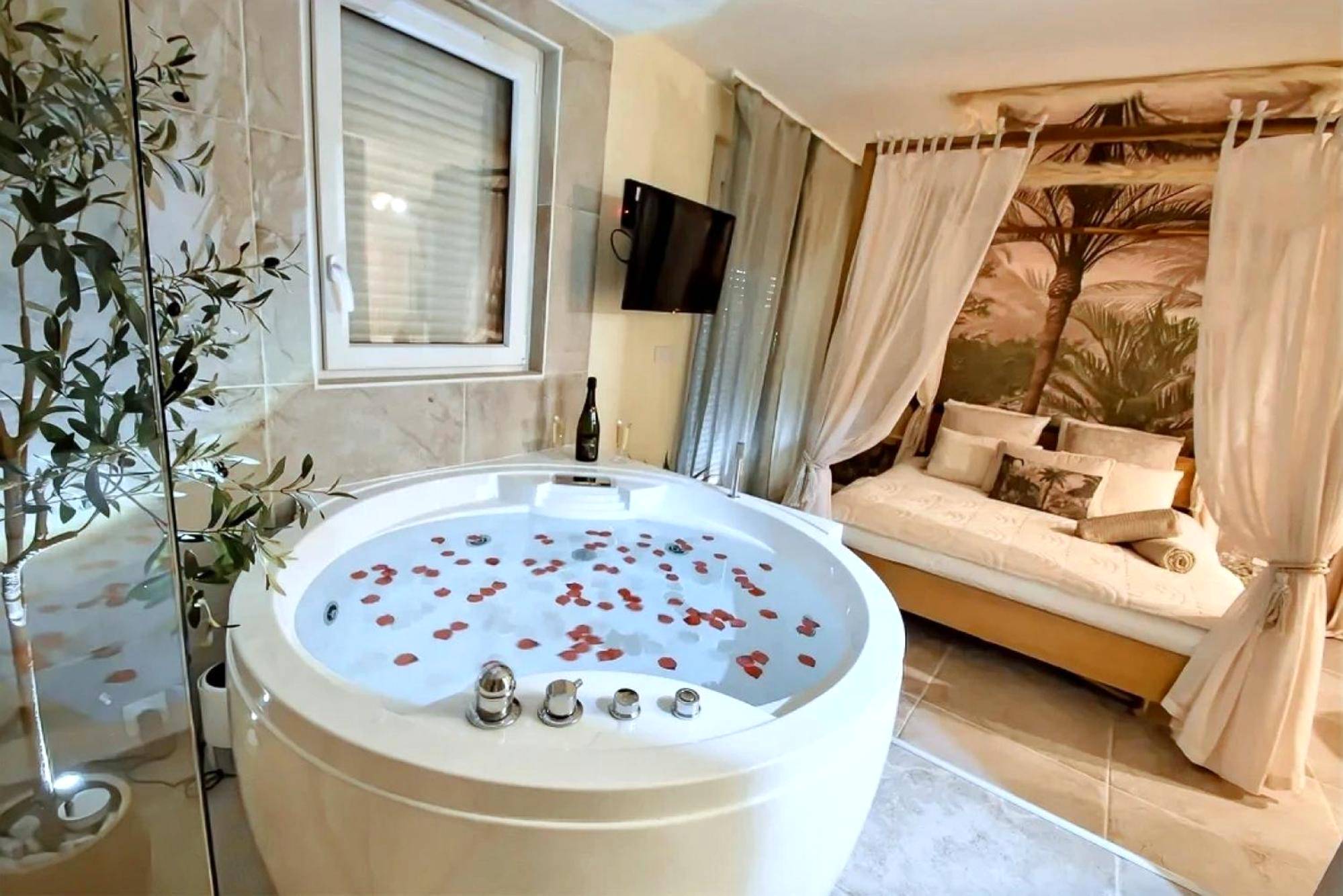 Photo du logement - Jardin d'Eden : Sauna, Balneo & Jardin privatif - Trouville - sur - Mer