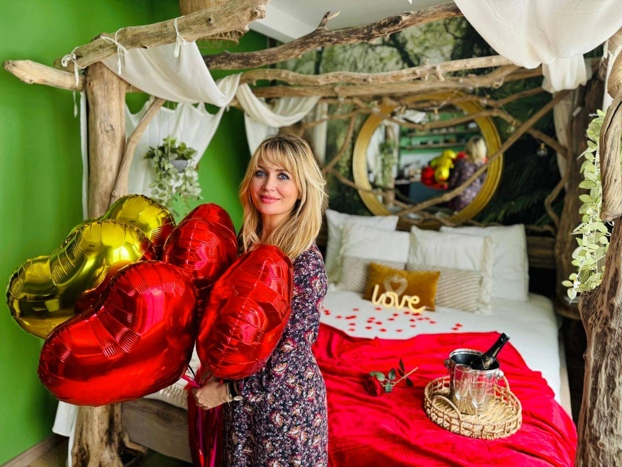 Photo du logement - La jungle insolite, SPA, Écran cinéma, Lit à baldaquin king size, day use, 10 min centre