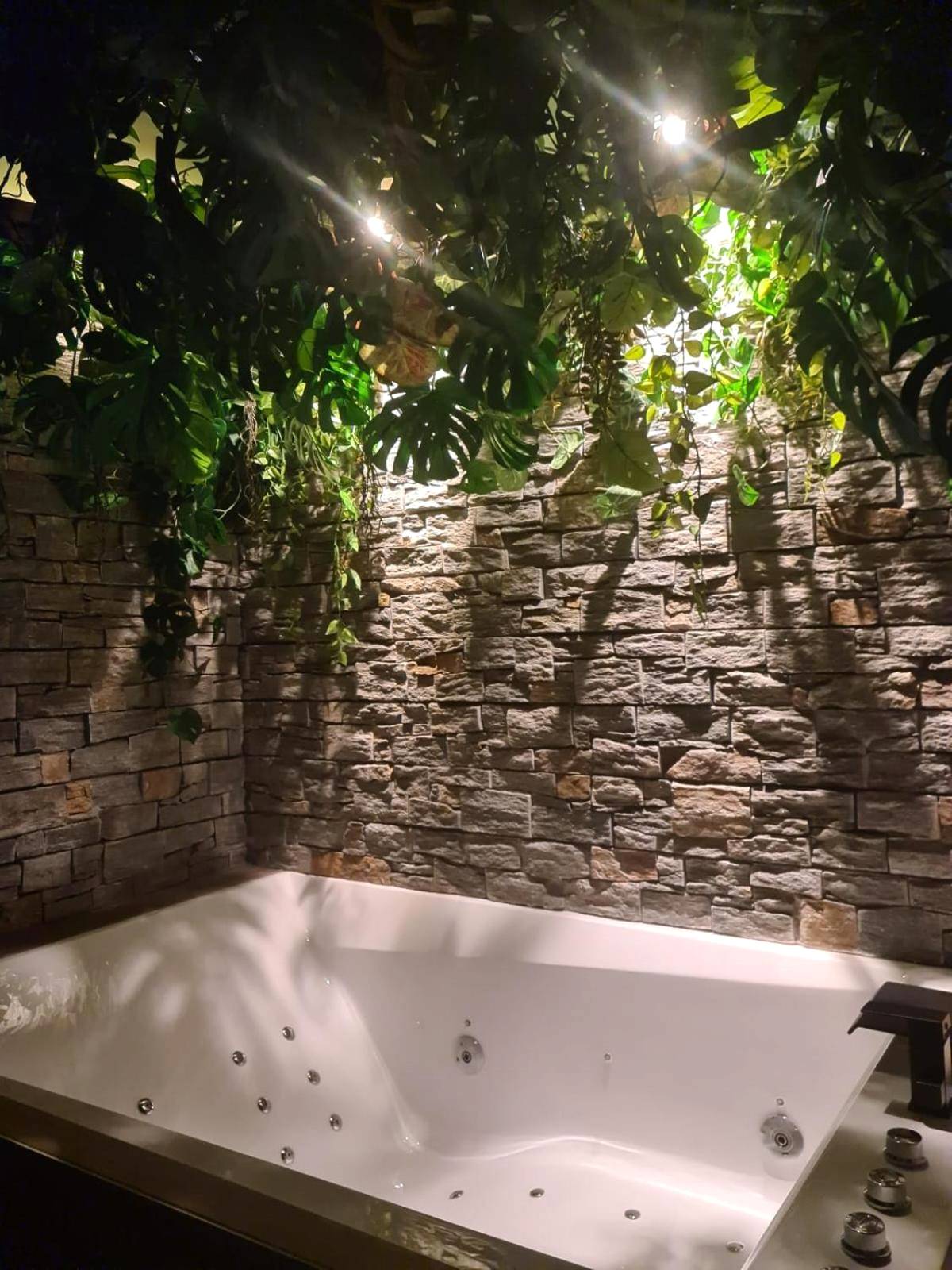 Photo du logement - Jungle Room Jacuzzi Privé Évasion en amoureux - Cannes