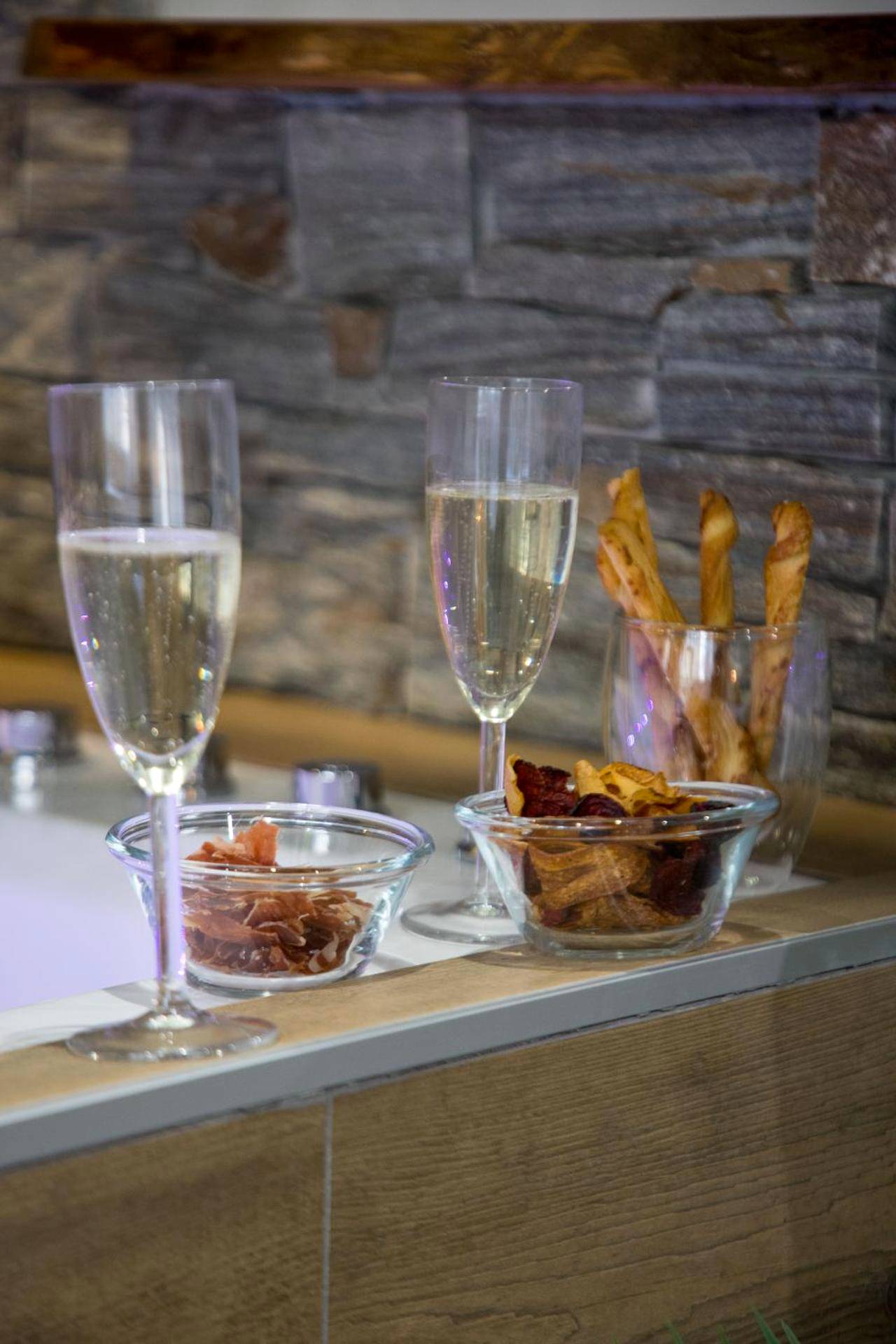 Photo du logement - Jungle Room Jacuzzi Privé Évasion en amoureux