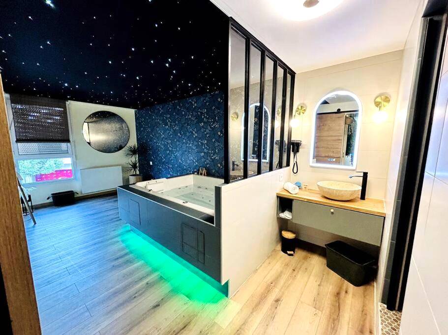 Vue du logement - Love Room Perpignan - The Jungle Senso