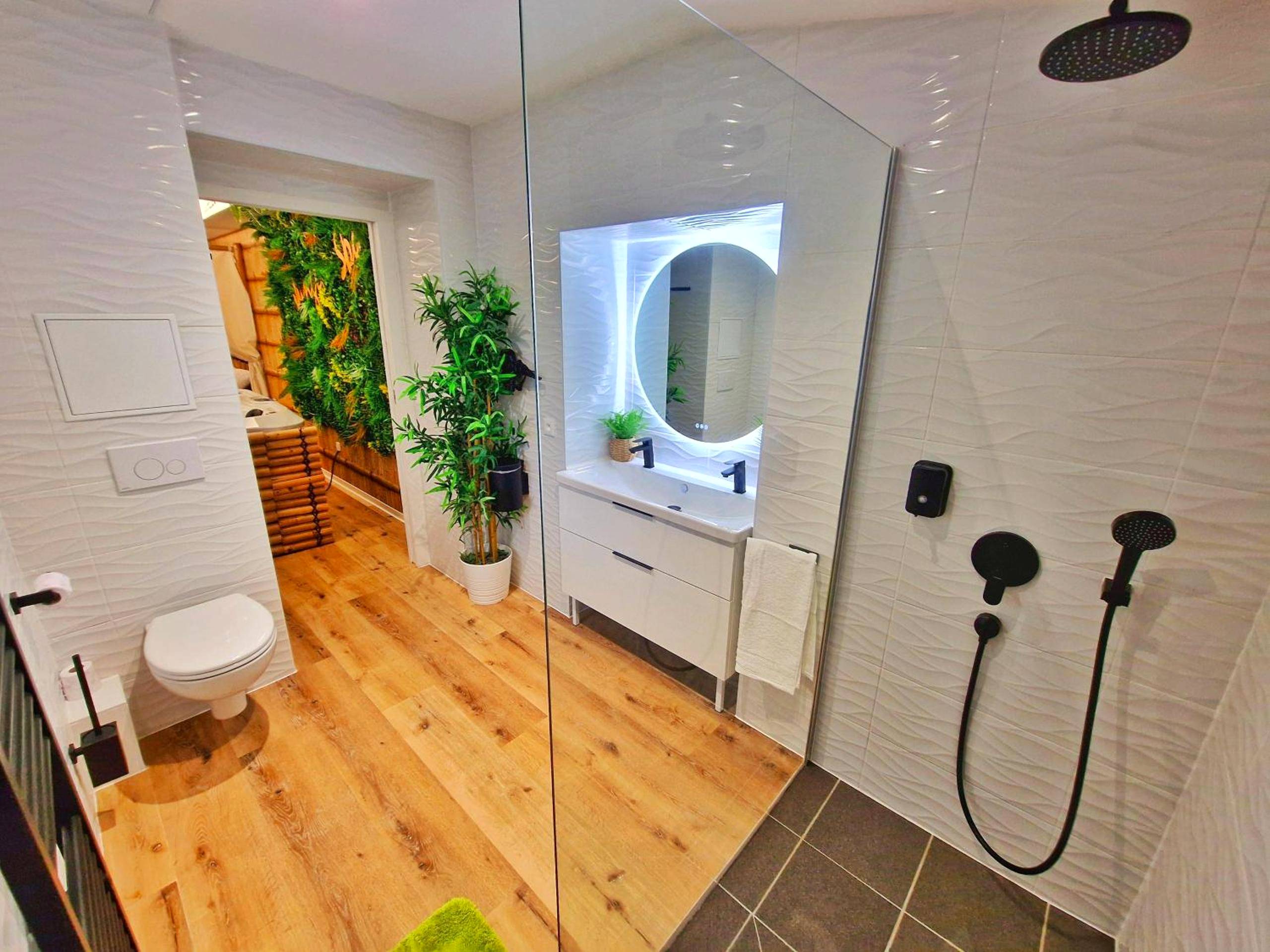 Photo du logement - JUNGLE SPA - 4 Pers - Jacuzzi - Parking - Jardin - Clim - Colmar