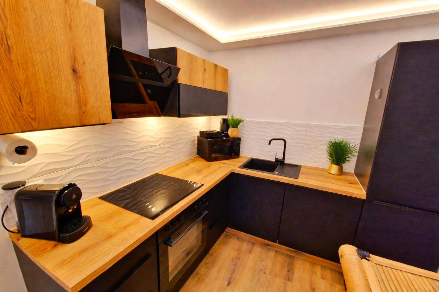 Photo du logement - JUNGLE SPA - 4 Pers - Jacuzzi - Parking - Jardin - Clim - Colmar