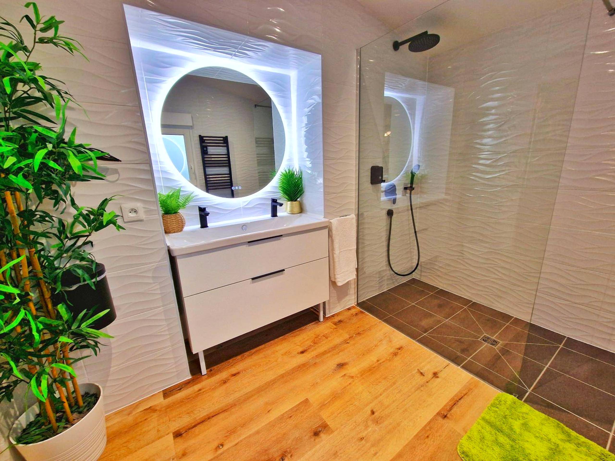 Photo du logement - JUNGLE SPA - 4 Pers - Jacuzzi - Parking - Jardin - Clim - Colmar - Muntzenheim