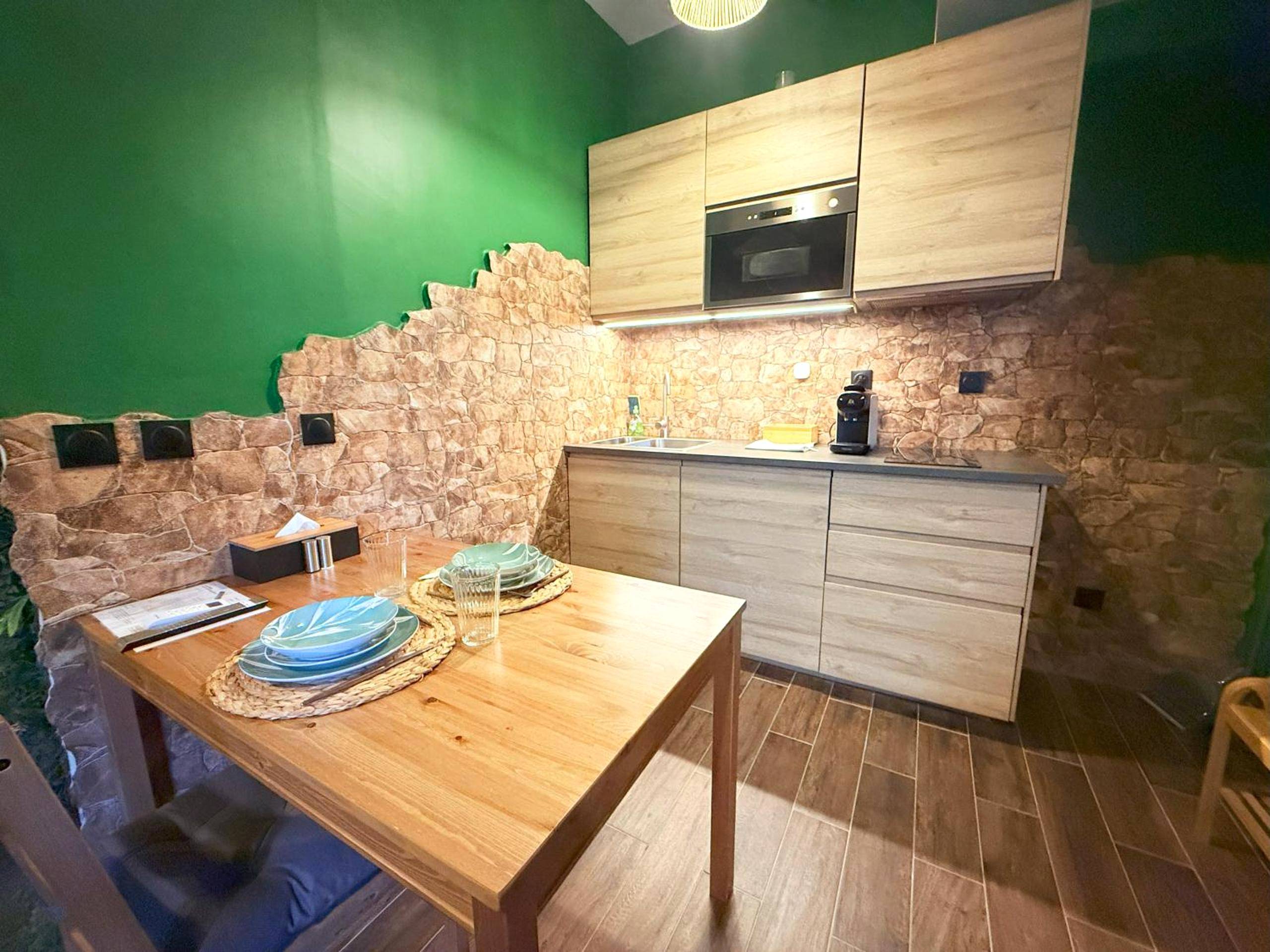 Photo du logement - JUNGLE SUITE - Jacuzzi - Centre - Clim by Narbana