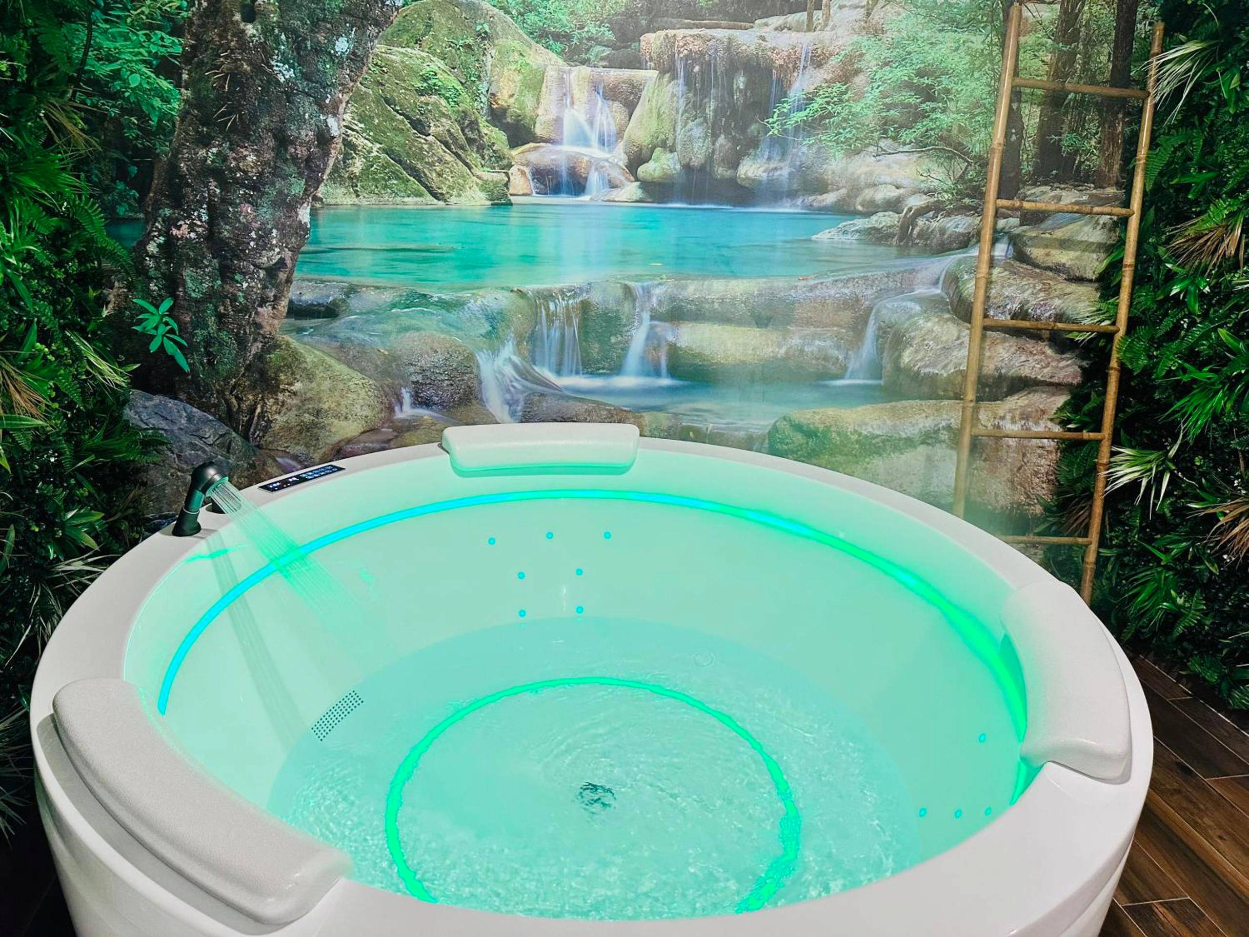 Photo du logement - JUNGLE SUITE - Jacuzzi - Centre - Clim by Narbana - Narbonne