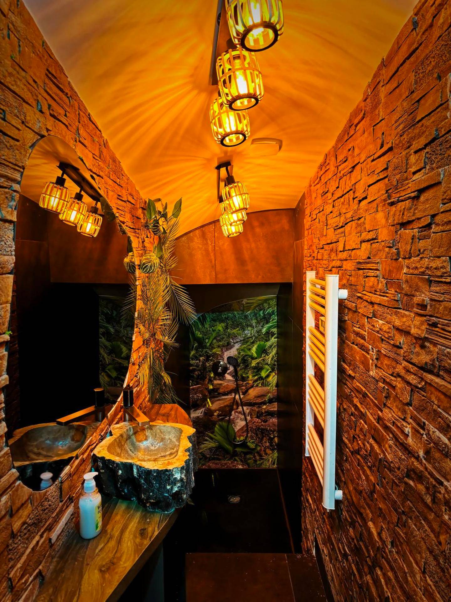 Photo du logement - La Jungle de Zoé - Nuit insolite à 15min de Caen