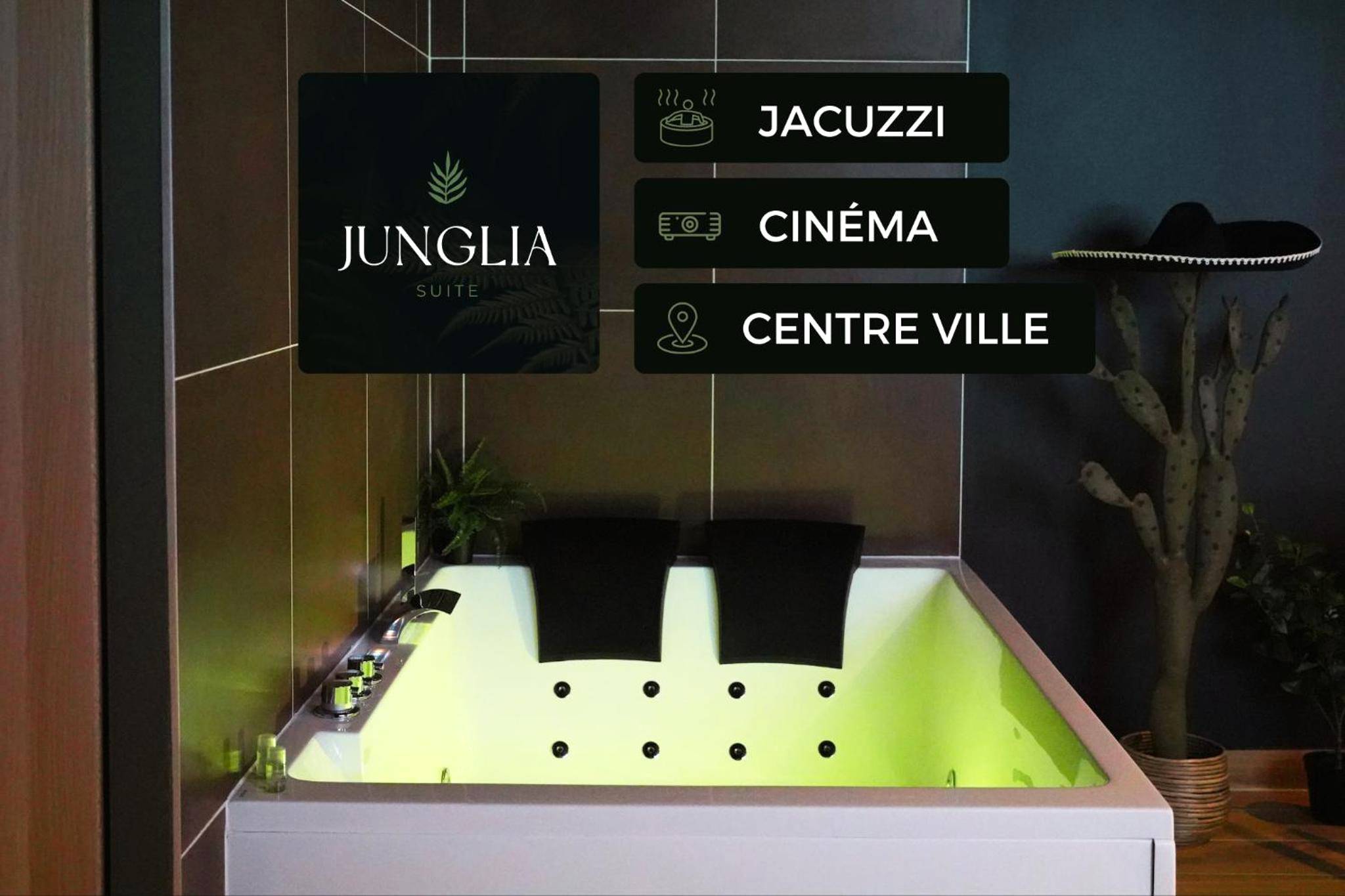 Vue du logement - Love Room Bourg - en - Bresse - Junglia Suite - Spa & Ciné