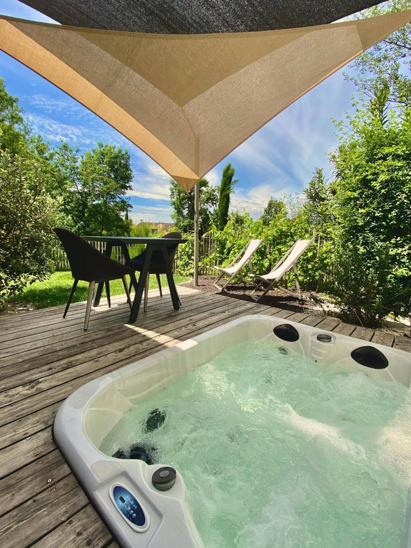 Vue principale - Love Room Albi - Chambres avec Jacuzzi privatif - Kassiopée Bed & Spa