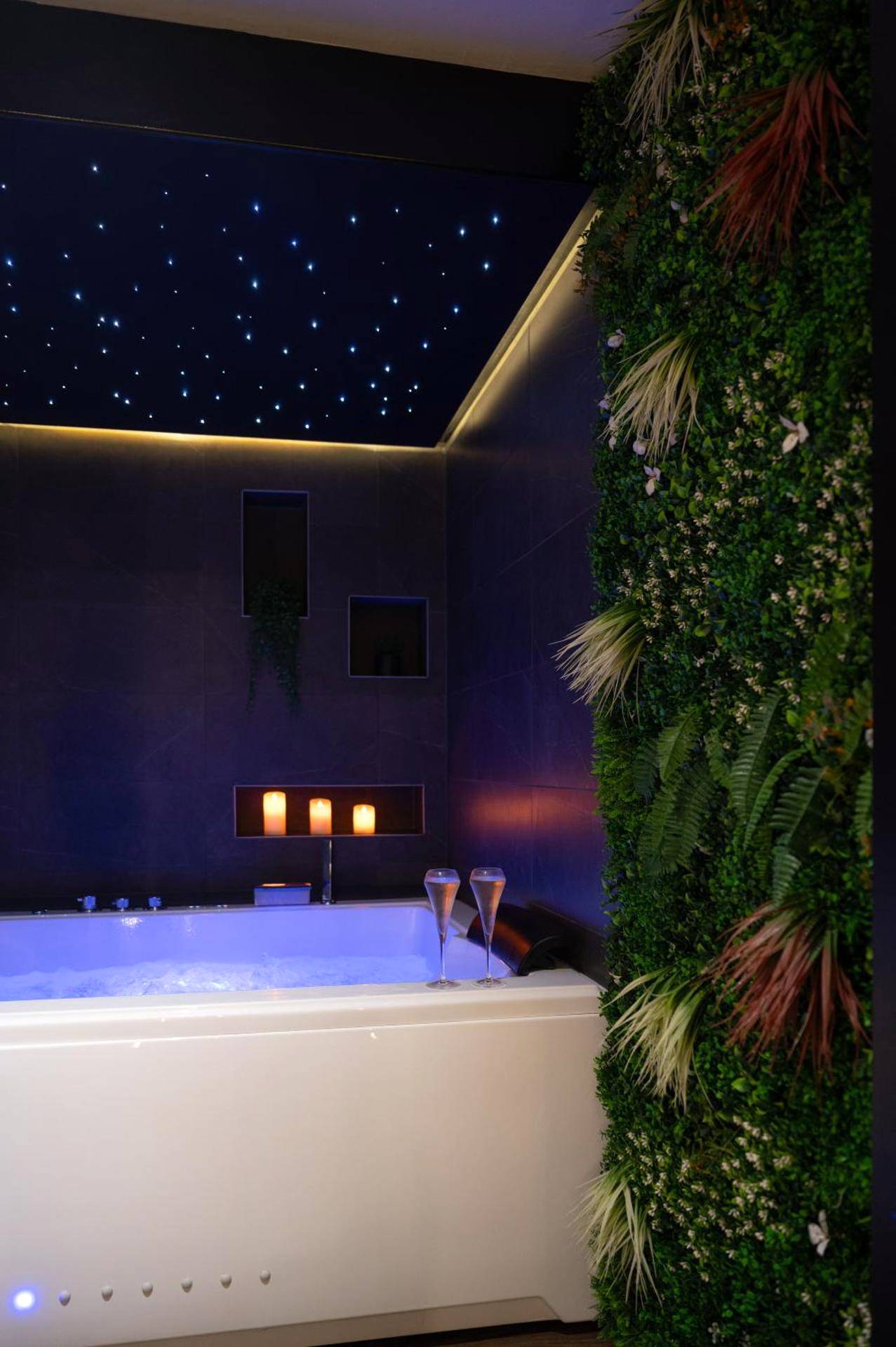 Photo du logement - Lorient Love Room Le King Size - Lorient