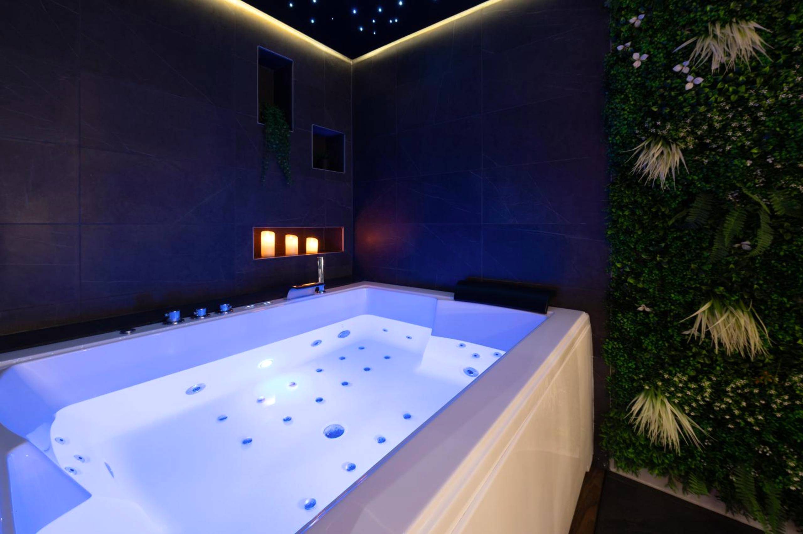 Photo du logement - Lorient Love Room Le King Size - Lorient