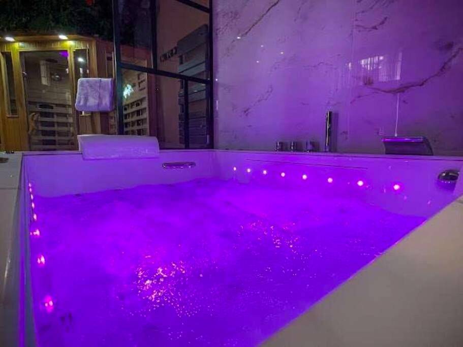 Photo du logement - Krystalisya Room Suite Spa Privatif Sauna Jacuzzi Siege Massant - Marseille