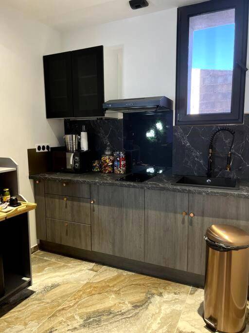 Photo du logement - Krystalisya Room Suite Spa Privatif Sauna Jacuzzi Siege Massant