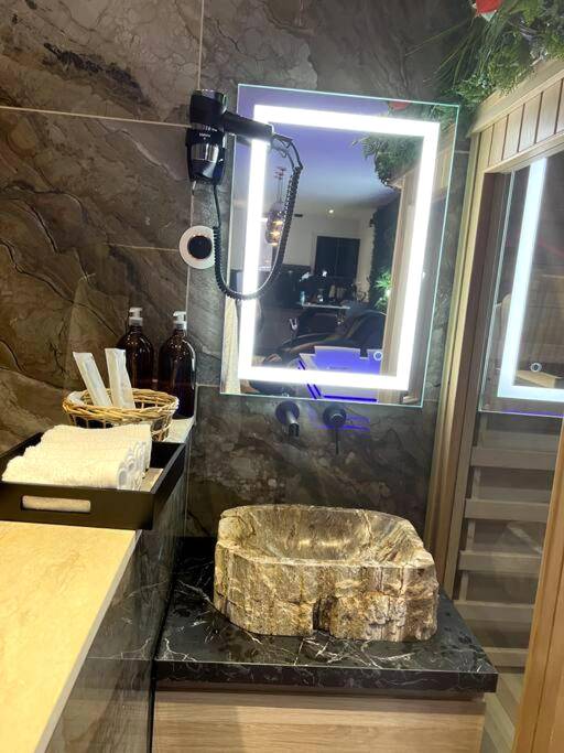 Photo du logement - Krystalisya Room Suite Spa Privatif Sauna Jacuzzi Siege Massant