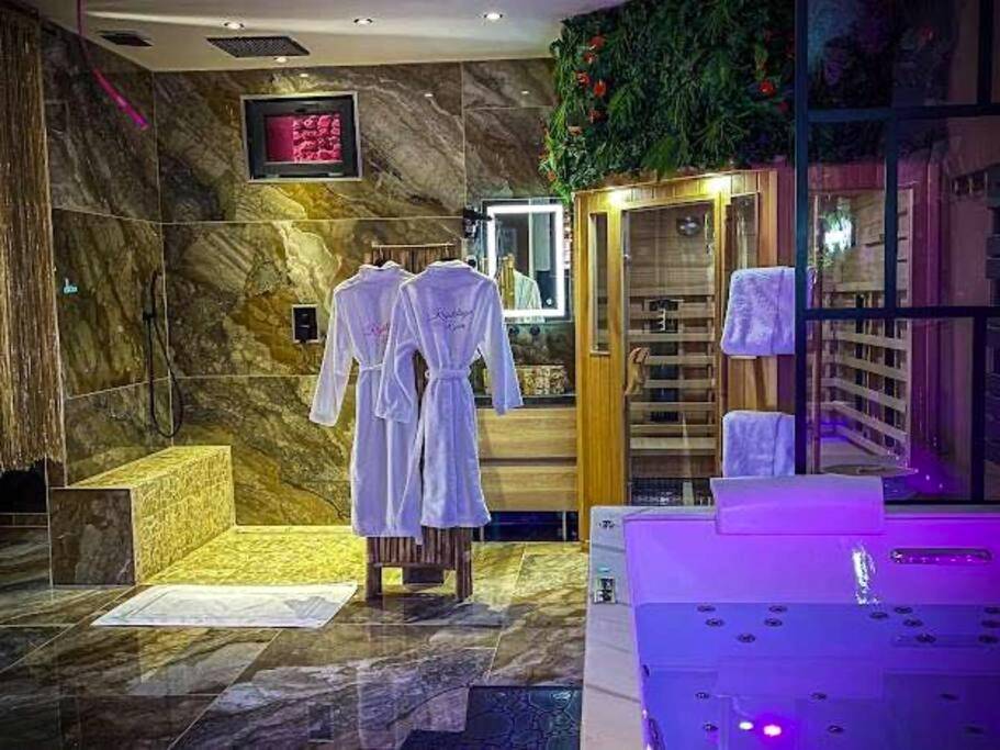Photo du logement - Krystalisya Room Suite Spa Privatif Sauna Jacuzzi Siege Massant