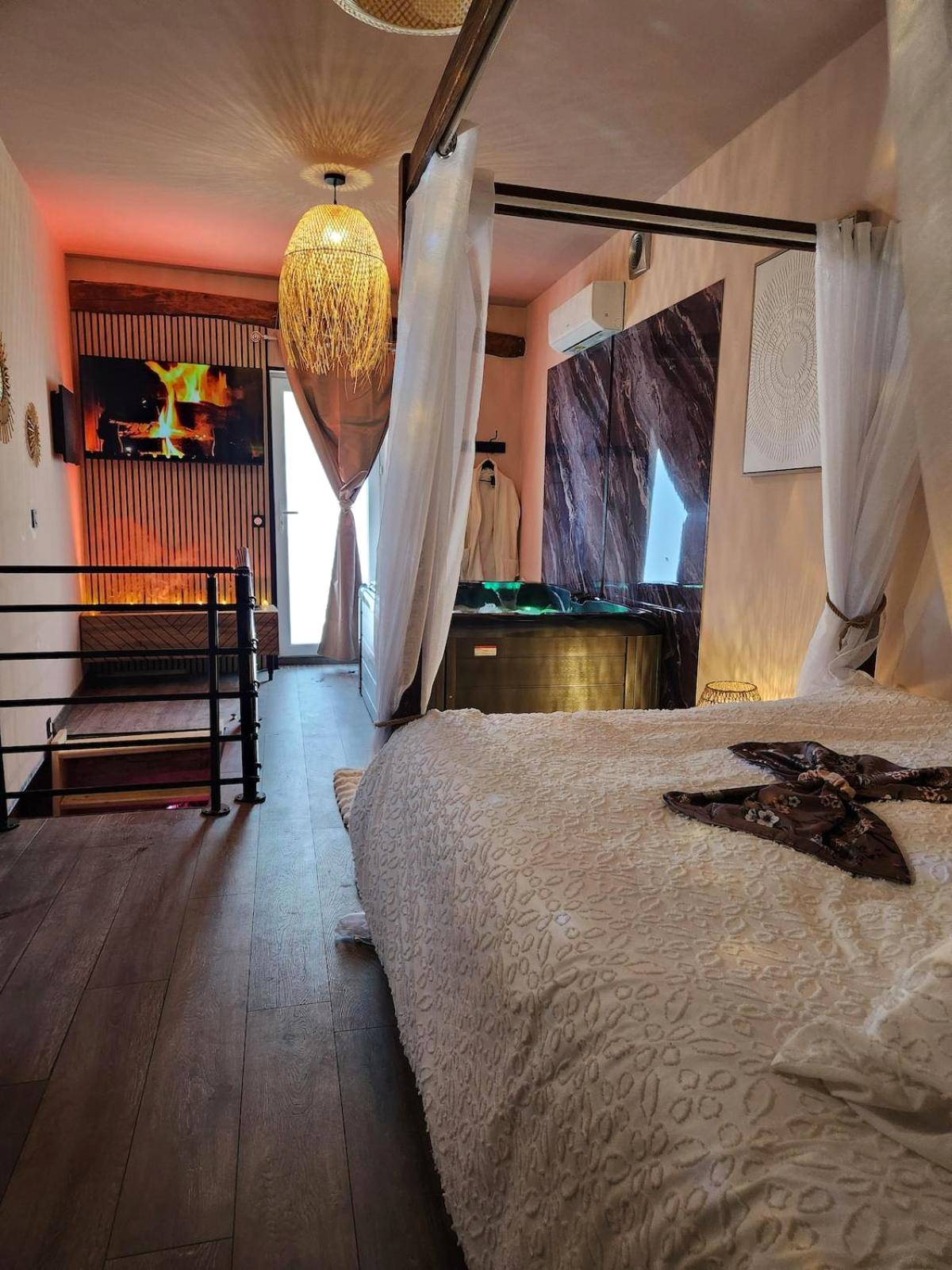 Vue principale - Love Room La Mure - Loveroom Romantique La Mure
